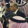 Suudi Kralı prenslerin sırtında uğurlandı Suudi Kralı prenslerin sırtında uğurlandı