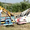 Kayseri'de otobüs devrildi: 33 işçi yaralı Kayseri'de otobüs devrildi: 33 işçi yaralı