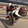 Tuzla'da kız arkadaşını kucağına alıp tek teker giden maganda kamerada Tuzla'da kız arkadaşını kucağına alıp tek teker giden maganda kamerada