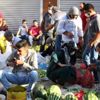 Diyarbakır da, pazarda sosyal mesafe unutuldu