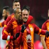 Melo Sneijder'in Kulağını Isırdı Melo Sneijder'in Kulağını Isırdı