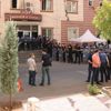 HDP önündeki aileler, Kobani olaylarına ilişkin gözaltıları sevinçle karşıladı