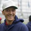 Mesut Özil'in menajeri Erkan Söğüt: Asya'dan haftalık 1 milyon Pound kazanacağı bir teklif almıştık Mesut Özil'in menajeri Erkan Söğüt: Asya'dan haftalık 1 milyon Pound kazanacağı bir teklif almıştık