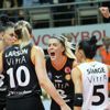 Şampiyon VakıfBank kupasını aldı Şampiyon VakıfBank kupasını aldı