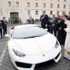 Papa'ya Lamborghini hediye edildi