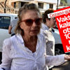 FETÖ tutuklusu Nazlı Ilıcak namaza başladı