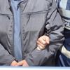 Kışlık elbise ihtiyaçlarını çalarken yakalandı Kışlık elbise ihtiyaçlarını çalarken yakalandı