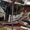 Kadınlar tuvaletine midibüs çarptı!