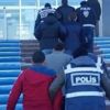 Kars'taki uyuşturucu operasyonunda 6 ''torbacı'' yakalandı Kars'taki uyuşturucu operasyonunda 6 ''torbacı'' yakalandı