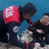 Eşiyle tartıştı, falezlerde intihara kalkıştı Eşiyle tartıştı, falezlerde intihara kalkıştı