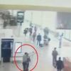 Paris Orly Havalimanı saldırısının güvenlik kamerası görüntüleri yayınlandı Paris Orly Havalimanı saldırısının güvenlik kamerası görüntüleri yayınlandı