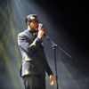 Cem Adrian şarkılarıyla duygulandırdı Cem Adrian şarkılarıyla duygulandırdı