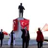 Karesi de yer gök kırmızı beyaz