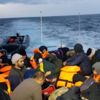 Botları sürüklenen göçmenlerin imdadına Sahil Güvenlik yetişti Botları sürüklenen göçmenlerin imdadına Sahil Güvenlik yetişti