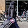Hollanda'da burka yasağı yürürlükte: Uymayana 150 Euro ceza
