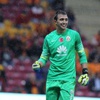 Muslera çocuğa havlusunu verdi Muslera çocuğa havlusunu verdi