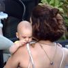 Bergüzar Korel bebeğiyle görüntülendi Bergüzar Korel bebeğiyle görüntülendi