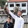 Selfie çeken şehzade heykeli
