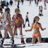 Rusya'da kar üstünde bikinili festival Rusya'da kar üstünde bikinili festival