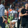 Oyundan alınan Podolski Hamza Hamzaoğlu'na tepki gösterdi Oyundan alınan Podolski Hamza Hamzaoğlu'na tepki gösterdi