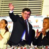 Başbakan Ahmet Davutoğlu'ndan balkon konuşması Başbakan Ahmet Davutoğlu'ndan balkon konuşması