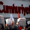 Saadet Partisi Cumhuriyet'e suç duyurusunda bulundu Saadet Partisi Cumhuriyet'e suç duyurusunda bulundu