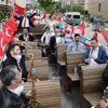 Gaziemir’in balkonlarında 23 Nisan coşkusu Gaziemir’in balkonlarında 23 Nisan coşkusu