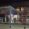 Şişe atma kavgasında 2 yaralı, 4 gözaltı Şişe atma kavgasında 2 yaralı, 4 gözaltı