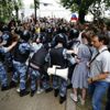 Rus gazeteci protestosu Kremlin'e sıçradı!