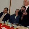 Cumhurbaşkanı konuşurken bayrak üstünde lahmacun