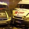 Seçim minibüsü kaza yaptı: 7 yaralı Seçim minibüsü kaza yaptı: 7 yaralı