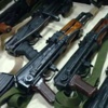 Kalaşnikoflu kişiler sınırda yakalandı Kalaşnikoflu kişiler sınırda yakalandı