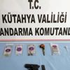 Kütahya'da uyuşturucu ticaretine 3 tutuklama Kütahya'da uyuşturucu ticaretine 3 tutuklama