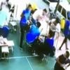 Müşterilerin üzerine cam parçaları düştü Müşterilerin üzerine cam parçaları düştü