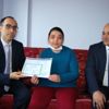 Zonguldak ta evde eğitim alan öğrencinin karne sevinci Zonguldak ta evde eğitim alan öğrencinin karne sevinci
