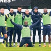 Futbolcular hazır top yönetimde Futbolcular hazır top yönetimde