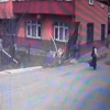 Hırsızı elindeki terlikle kovaladı Hırsızı elindeki terlikle kovaladı