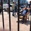 CHP Genel Merkezi önünde koltuklu eylem CHP Genel Merkezi önünde koltuklu eylem