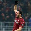 Hakan Çalhanoğlu'ndan 5 yıllık sözleşme Hakan Çalhanoğlu'ndan 5 yıllık sözleşme