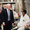 Mike Pence, hastane ziyaretinde maske takmadı