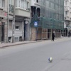 Kapatılan caddede futbol oynadılar Kapatılan caddede futbol oynadılar