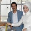 Gelinlik ve damatlıkla oy kullandılar Gelinlik ve damatlıkla oy kullandılar