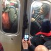 Metrolarda rastlanan en ilginç anlar Metrolarda rastlanan en ilginç anlar