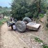 Devrilen traktörün sürücüsü yaralandı Devrilen traktörün sürücüsü yaralandı
