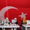 Annelerin evlat nöbeti sürüyor Annelerin evlat nöbeti sürüyor