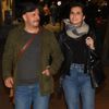 Serkan Keskin ve Meriç Ara sokakta el ele Serkan Keskin ve Meriç Ara sokakta el ele