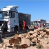 Devrilen TIR TEM'i kapattı Devrilen TIR TEM'i kapattı