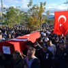 Diyarbakır'da şehit olan polis toprağa verildi Diyarbakır'da şehit olan polis toprağa verildi