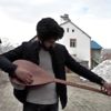 Bağlamasıyla sokak sokak dolaşıp evinden çıkamayan ... Bağlamasıyla sokak sokak dolaşıp evinden çıkamayan ...