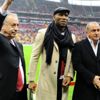 Didier Drogba’ya plaket verildi Didier Drogba’ya plaket verildi